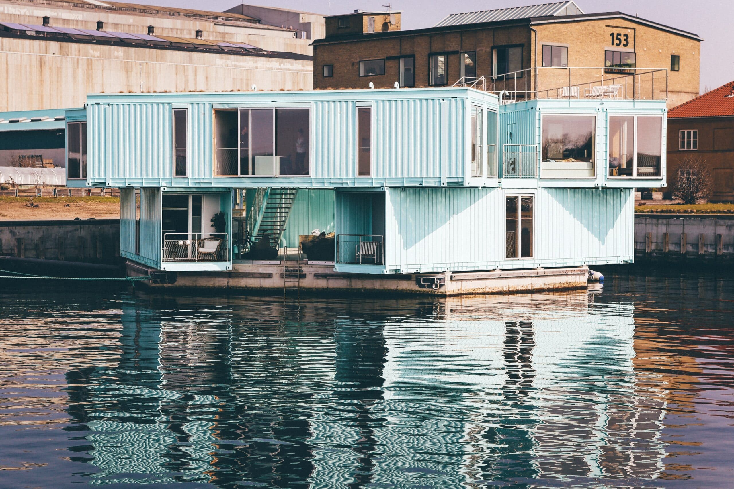 Maison en Container : Les règlementations à Connaître