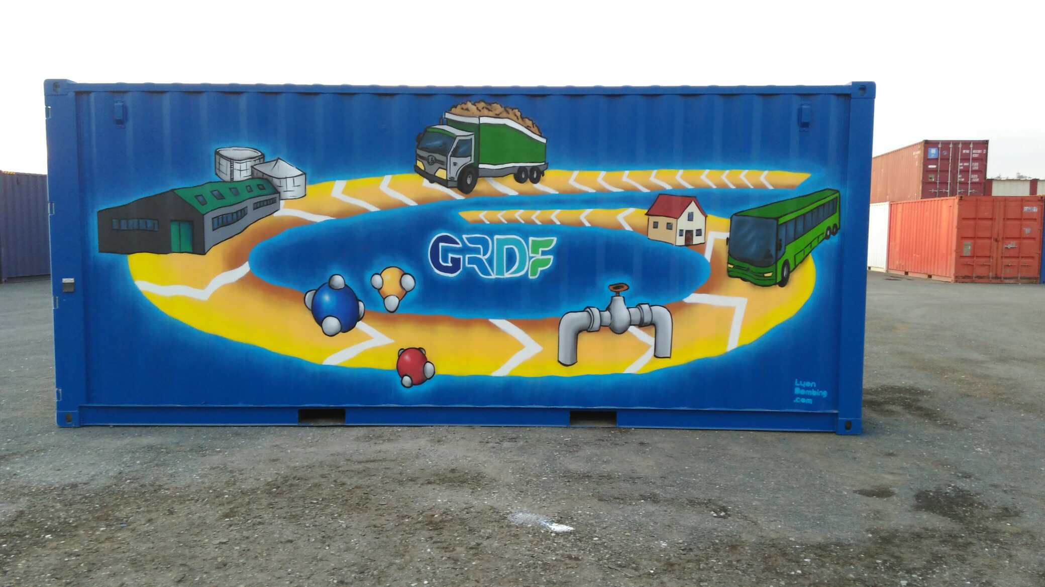 Lyon Bombing container 20pieds-publicitaire- eurobox- GRDF-