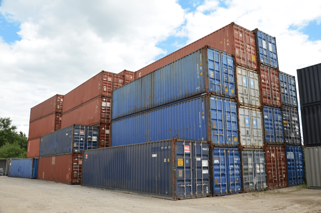 Parc de container, shooting photo industriel Lyon, containers 40 pieds occasions )à vendre, Eurobox vendeur de container 2024