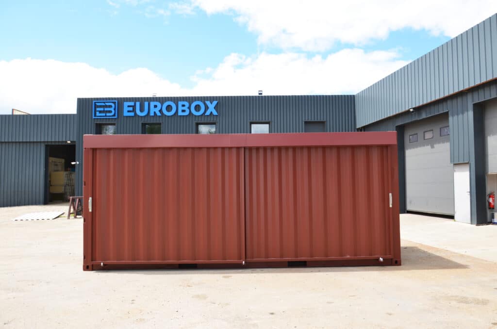 Container maritime 20 pieds transformé par Eurobox avec porte coulissante