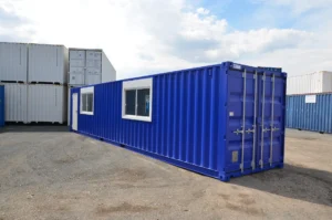 Bureau avec un container 40 pieds bleu par les ateliers Eurobox