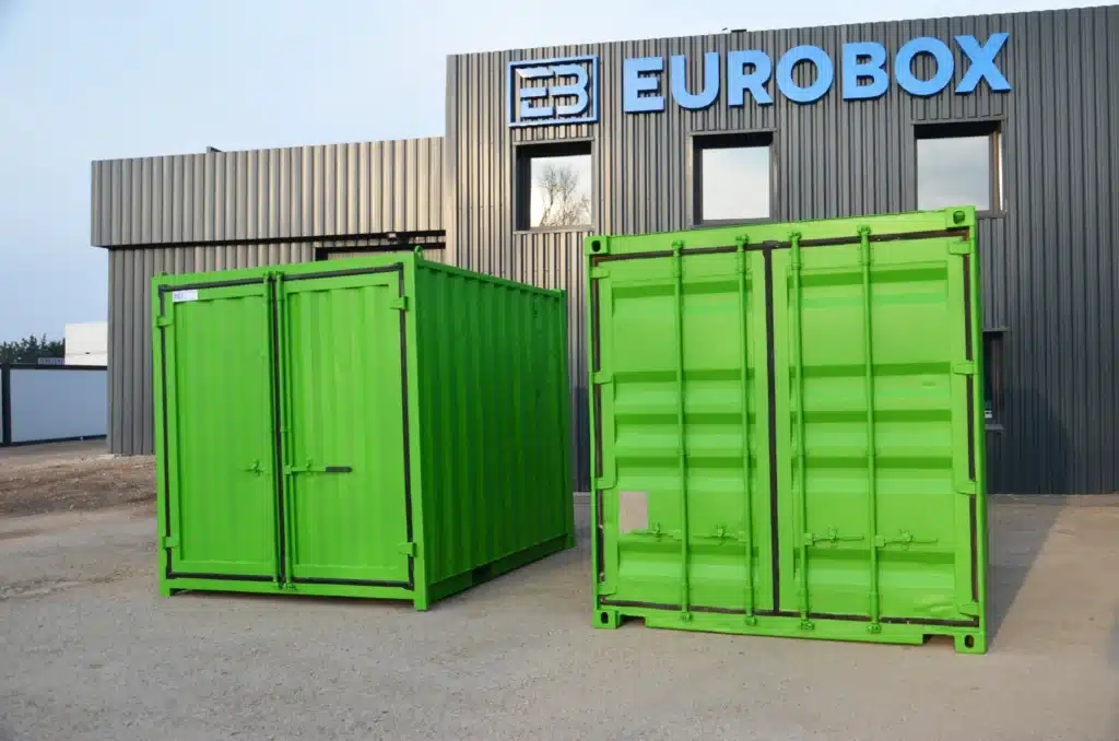 Conteneur 10 pieds vert d'ocassion réalisation par Eurobox, Transformation de conteneur 20 pieds en 10pieds, container maritime 10 pieds d'occasion vert