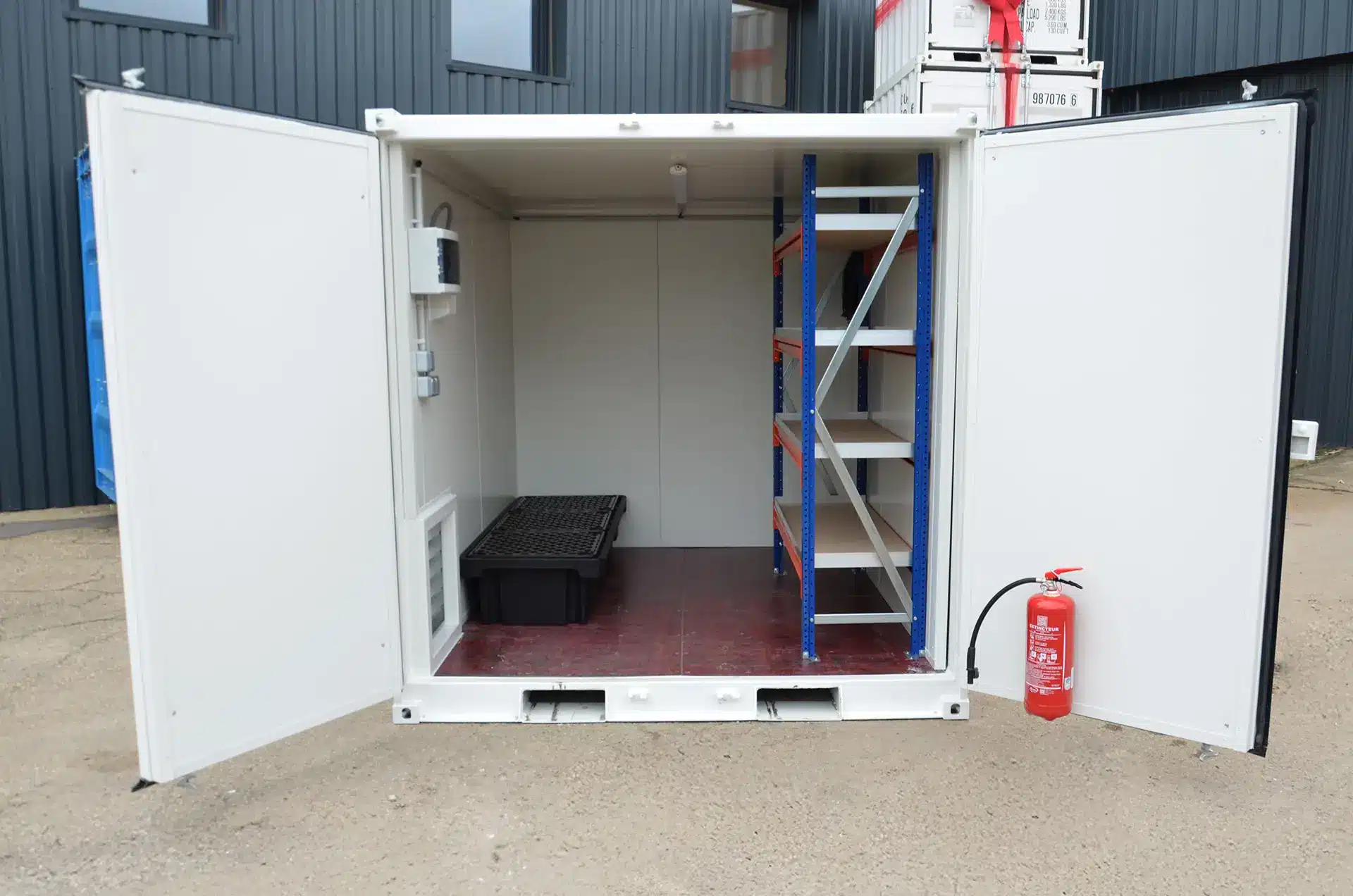 Container aménagé pour l'industrie, Conteneur avec isolation et équipement technique